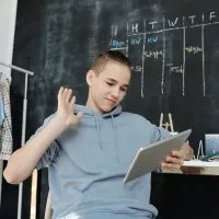 social media mathitis efivos