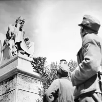 Γερμανοί κατακτητές, Σωκράτης, κέντρο Αθήνας, αγάλματα, αρχαία Ελλάδα