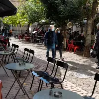 πεζόδρομος, τραπεζάκια, καφετέρια, κόσμος