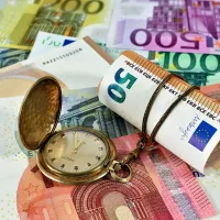 Πληρώνονται σήμερα: Επίδομα 534€ και δώρο Χριστουγέννων
