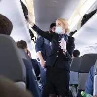 Μάσκες στα αεροπλάνα