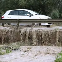 κακοκαιρία, βροχές, πλημμύρες, αυτοκίνητο, υπερχείλιση