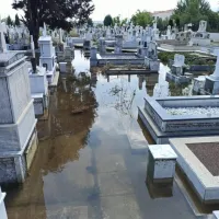 plimires νεκροταφείο, τάφοι