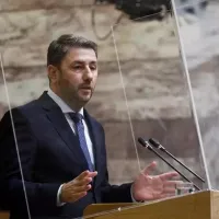 Ανδρουλάκης, μικρόφωνο, Βουλή