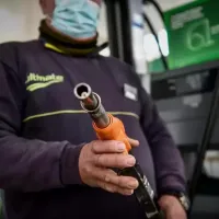 άνθρωπος, πρατήριο υγρών καυσίμων