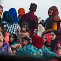 Στην περιοχή Ras al-Ain τρέχουν μακριά από τις περιοχές που βομβαρδίζονται