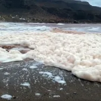 Αφροί στη θάλασσα της Κρήτης