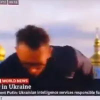 Δημοσιογράφος του BBC μεταδίδει live την ώρα των εκρήξεων στο Κίεβο