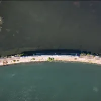 τρένο θάλασσα