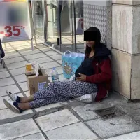Ανάγκαζαν έγκυο να επαιτεί