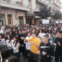 εκπαιδευτηρια ραπτου λαρισα διαδηλωση