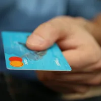 πιστωτική χρεωστική κάρτα