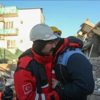 εγκέλαδος, σεισμός στην Τουρκία, διασώστες, χαλάσματα