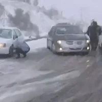 Γυναίκα ζήτησε βοήθεια από τηλεοπτικό συνεργείο για να βάλει αλυσίδες