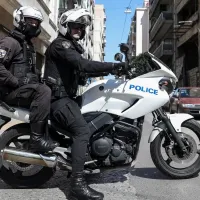μαχαιρωσαν
