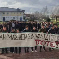 την ψυχη μας δεν θα την ιδιωτικοποιησετε ποτε -λυκειο αμπελωνα λαρισας