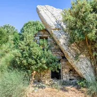 Πέτρινα σπίτια στην Ικαρία
