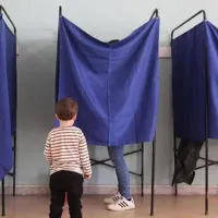 Γονέας ψηφίζει