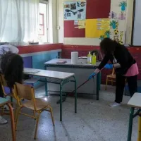 καθαριότητα σχολείων, καθαρίστριες