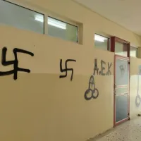 σβαστικες σε σχολείο ηρακλειο αττικης