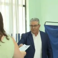 Δεν έδωσαν ψηφοδέλτιο του ΚΚΕ στον Κουτσούμπα όταν πήγε να ψηφήσει