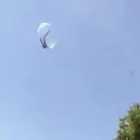 Σοκαριστικές εικόνες: 9χρονος μέσα σε φουσκωτή μπάλα παρασύρθηκε από τον αέρα και έπεσε από 6 μέτρα