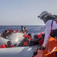 Ισπανία: Το πτώμα μιας εγκύου βρέθηκε πάνω σε λαστιχένια λέμβο που μετέφερε μετανάστες
