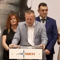 Viral o υποψήφιος της Νίκης που κλαίει με αναφιλητά σε ομιλία του (video)