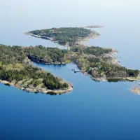 Το πρώτο νησί χωρίς κινητά: Ο τουριστικός προορισμός που «απαγορεύει» τα τηλέφωνα 