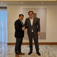 πιερρακακης αμερικανός πρέσβης