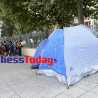 φοιτητεσ σε σκηνές