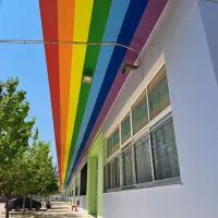 Σχολείο με χρώματα ουράνιου τόξου