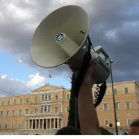 Κινητοποίηση έξω από τη Βουλή