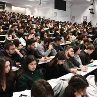 φοιτητες για ιδιωτικα αει