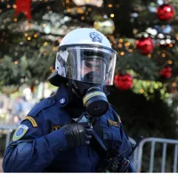 astynomikoi xristougenniatiko dentro 3