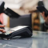 Προς παράταση οι προθεσμίες για την διασύνδεση ταμειακών μηχανών με τα POS - Μετά τις εκλογές οι οριστικές αποφάσεις