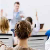 ekpaideutes enilikwn