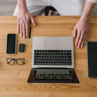 laptop grafeio ergasia