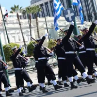 στρατιωτικη παρελαση