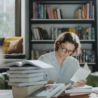 φοιτητής, σπουδή, διάβασμα, βιβλία, βιβλιοθήκη, καθηγητής