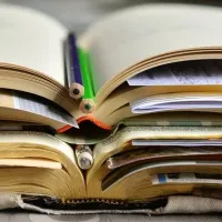 βιβλία, διάβασμα, μολύβια, αξιολόγηση μαθητών