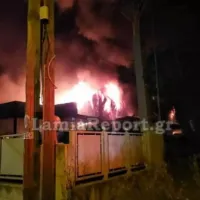 Φωτιά σε εργοστάσιο στη Λαμία