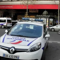 Αστυνομικοί σκότωσαν άνδρα που επιχείρησε να κάψει συναγωγή