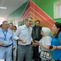 Γυναίκα τρόμαξε με την πομπή Μητσοτάκη