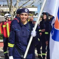Εθελόντρια διασώστρια