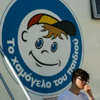 xamogelo tou paidiou