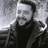 efyge apo ti zoi