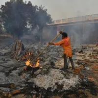 Καύση νεκρών στην Ινδία