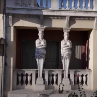 Σπίτι με Καρυάτιδες