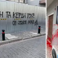 Συνθήματα για τα Τέμπη στο γραφείο του Χάρη Θεοχάρη